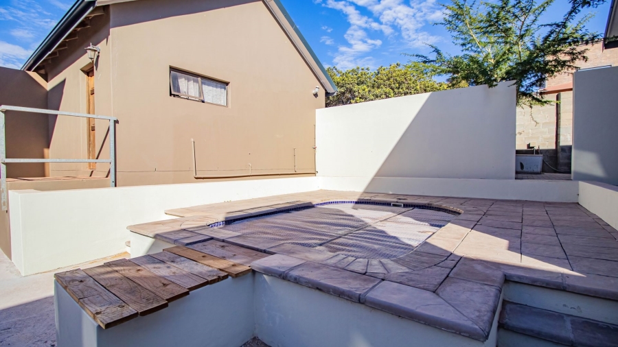 6 Bedroom Property for Sale in Vredenburg Western Cape